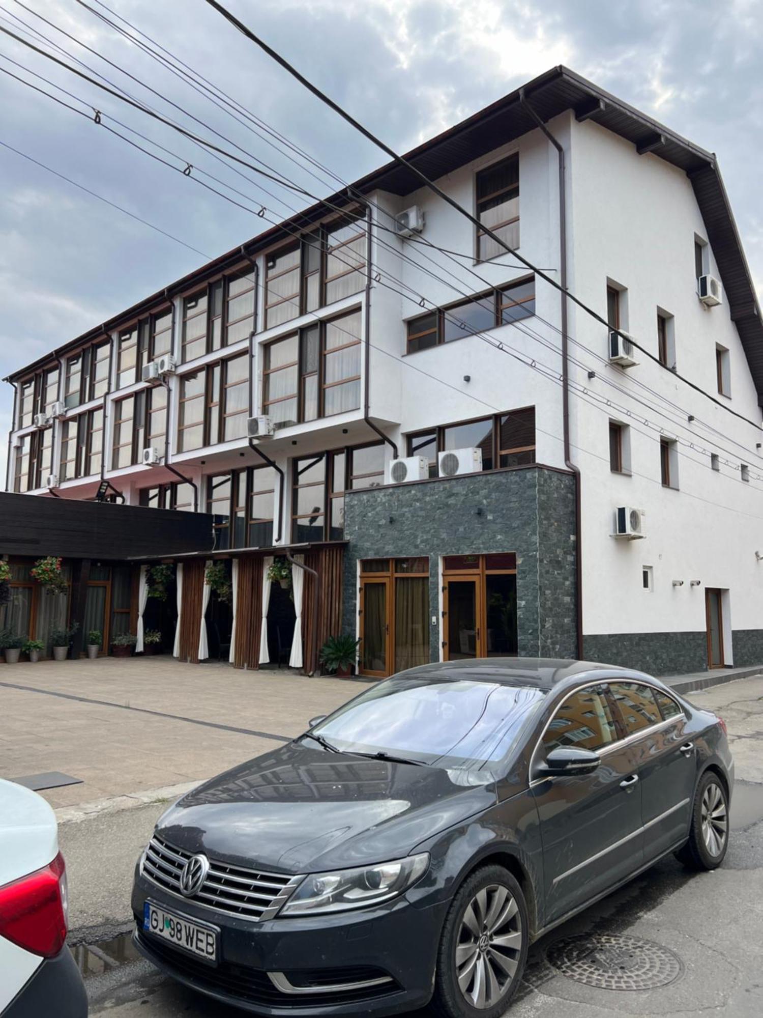 Hotel Palace Târgu Jiu Exterior foto