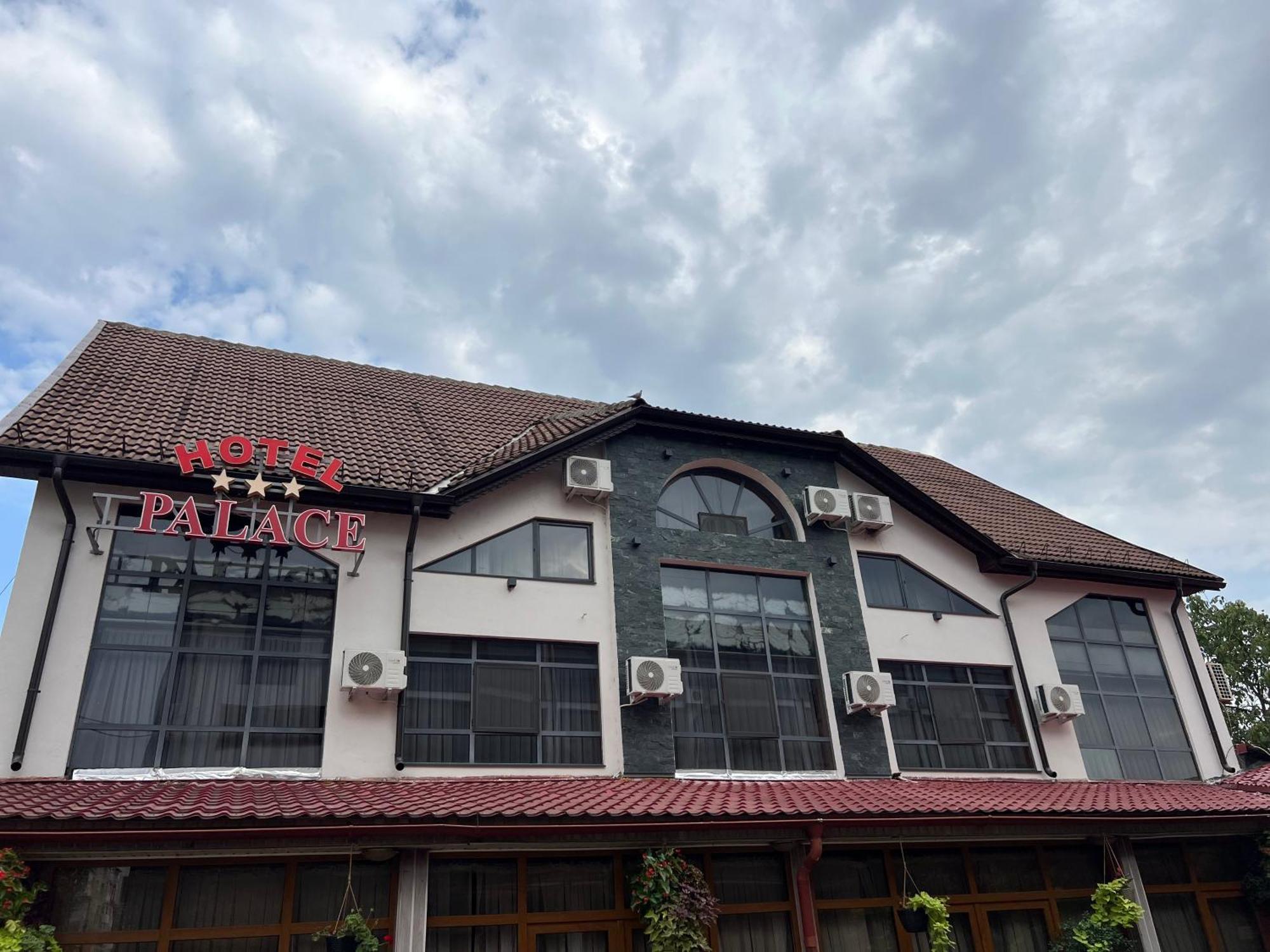 Hotel Palace Târgu Jiu Exterior foto