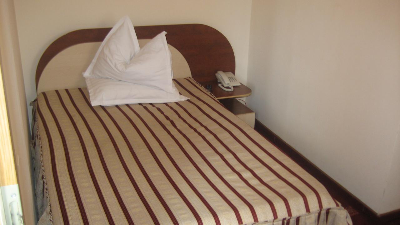 Hotel Palace Târgu Jiu Habitación foto